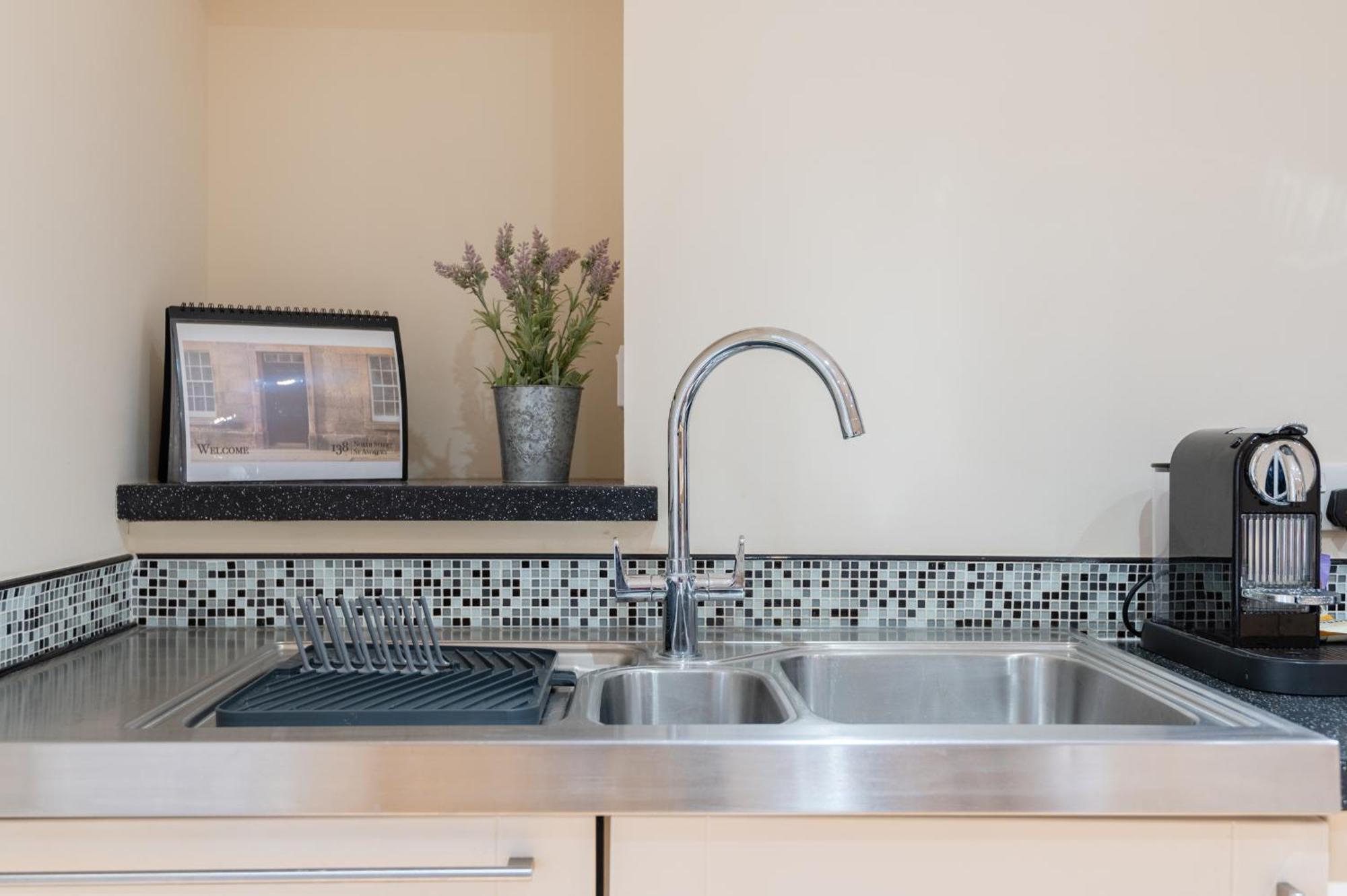 138 North Street - Luxury 2 Bed 2 Bath With Secret Garden, Summerhouse, Putting Green St Andrews Esterno foto